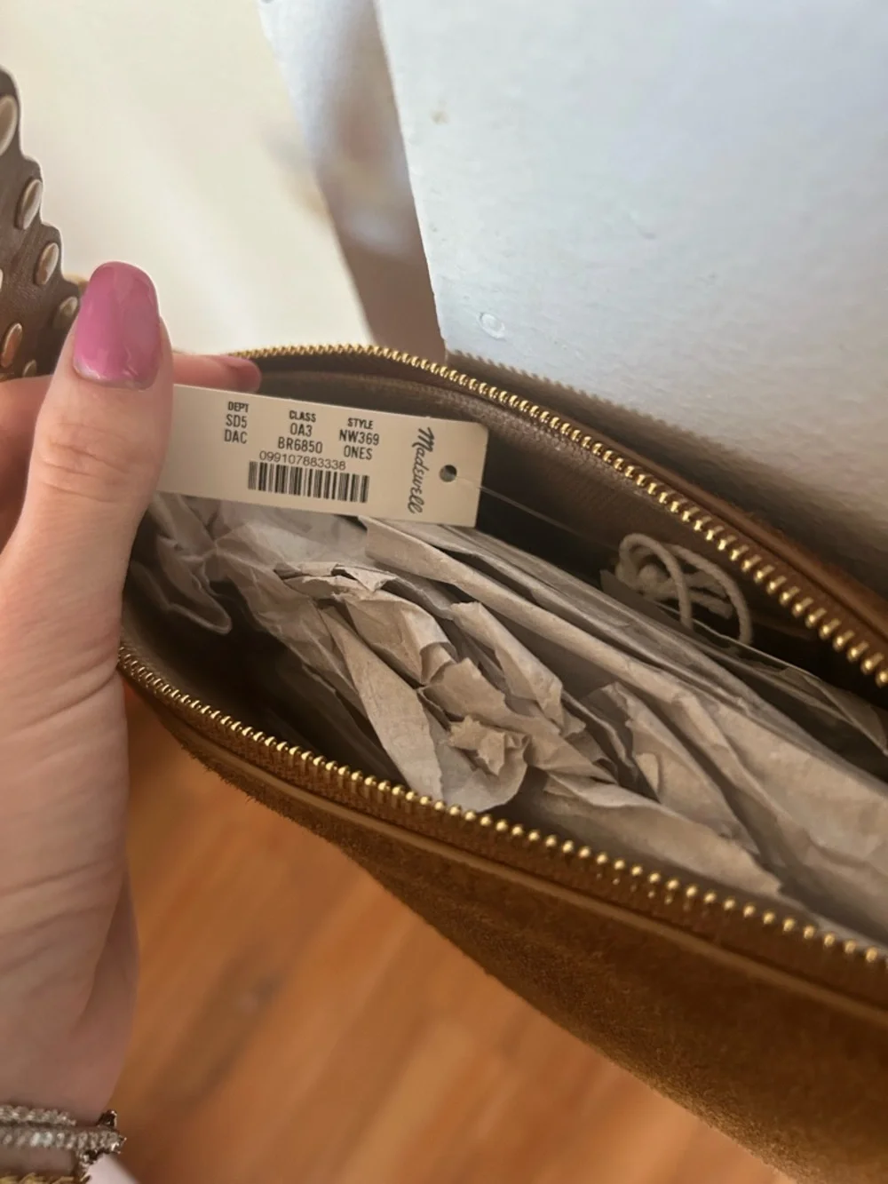 Madewell Tan Suede Stud-Accent Shoulder Bag BRAND NEW - Picture 4 of 7